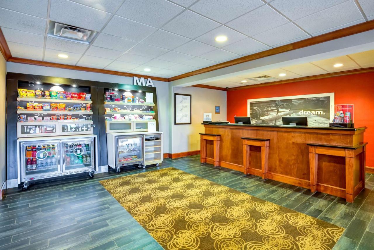 Hampton Inn Boston-Norwood Exteriör bild
